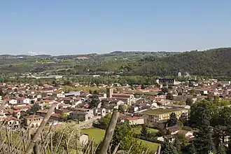 Gezicht op Ampuis vanaf de Côte-Rôtie.jpg