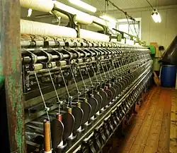 Een van de machines in de fabriek