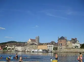 Gezicht op Villeneuve-sur-Yonne