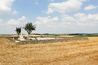 Zicht op de begraafplaats vanuit het zuiden