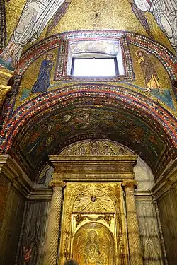 Zenokapel: de altaarwand.