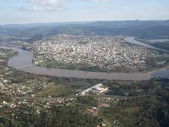 Uitzicht op de dubbelgemeente União da Vitória en Porto União en rivier de Iguaçu
