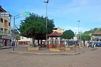 Prieel op het plein praça Cônego João Pio in het centrum van São José do Goiabal