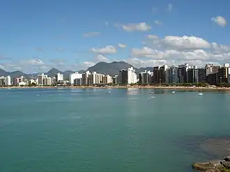 Het strand en gelijknamige wijk Praia do Morro in het noorden van Guarapari