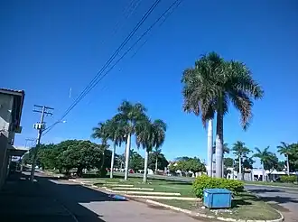 De hoofdweg (BR-020/GO-236) in Simolândia