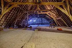 Kerkzolder met gebinten