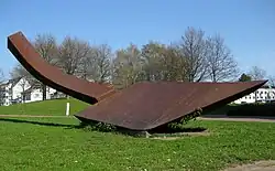 Vitale Liegende (1990) in Lübeck