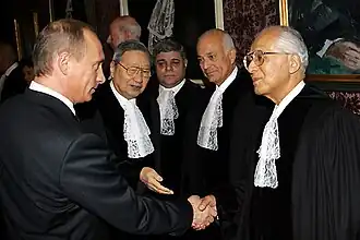 Owada schudt de hand van Poetin, 2005