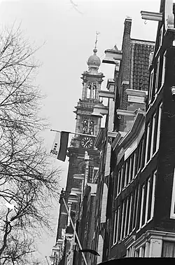 700-jarig Amsterdam vlag bij de Westerkerk