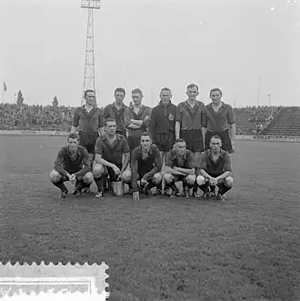Kerssens, staand 1e van links, met BVV in De Vliert voor duel tegen GVAV (8 september 1957).