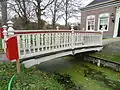 Voetbrug behorende bij de rentenierswoning