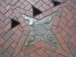 Heropening winkelcentrum Eibergen. Vier voetstappen van B&W.