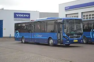 Een Volvo 8900 voor Arriva in Zuid-Holland Noord in Qliner-huisstijl.