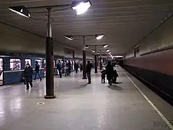 Metro langs het perron
