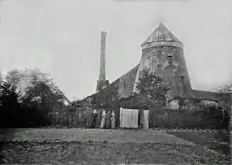 De oude Vondelmolen stond aan de basis van het bedrijf Vondelmolen (foto van vóór 1928)