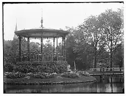 Muziektent met brug 451 (circa 1900)