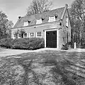 Voor- en rechter zijgevel Koetshuis in 1984