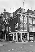 Hoekpand langs Korte Veerstraat. Bescheiden architectuur, doch van oudheidkundige waarde