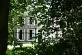 Rechthoekig landhuis, houten deuromlijsting