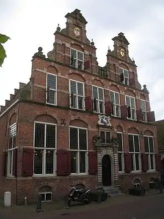 Huize Swaensteyn het raadhuis aan de Herenstraat 72-74 (rijksmonument)
