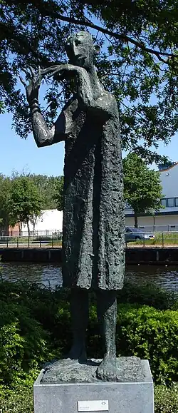 Bronsbeeld de "Fluitspeler" (1960) van Jan Snoeck aan de Schoolstraat