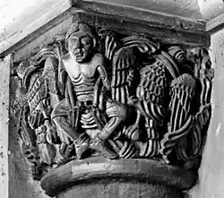 Hoekkapiteel met vogels die een man wegdragen