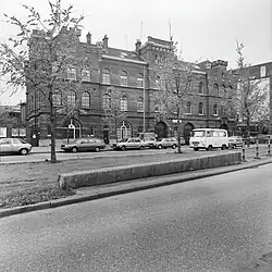 De oude brandweerkazerne Nico aan de De Ruijterkade in Amsterdam.