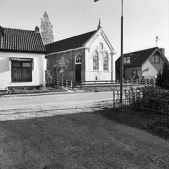 Julianastraat met voormalige synagoge in 1984