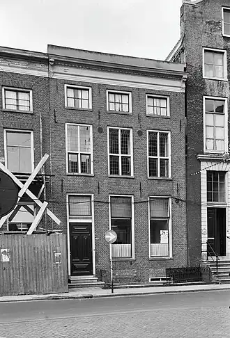 Voorgevel van het complex in 1965