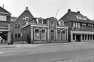 De pastorie en de Schranskerk in 1980