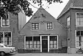 Pand zonder verdieping bescheiden pand met rechte gevel aan de straat