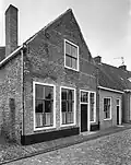 Huis met topgevel aan de straat