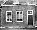 Huis met gecementeerde rechte gevel