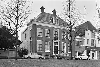 Voormalig raadhuis in 1969 in Weesp drie jaar na opheffing gemeente Weesperkarspel