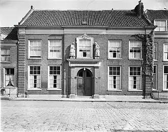 Voorgevel van het Oude Mannen en Vrouwenhuis