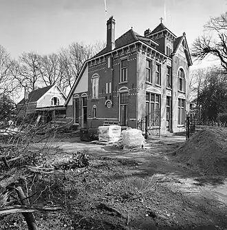 Voorgevel en zijgevel in 2000