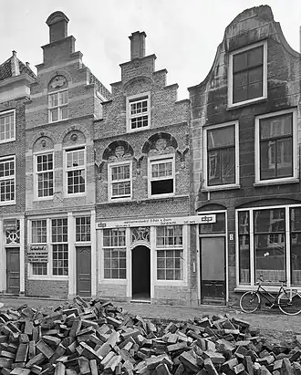 Hofstraat 12 met de Dordtse trapgevel, april 1974