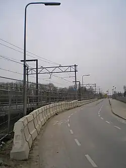 Voormalige gedeelte Nieuwe Houtenseweg, dit wordt straks spoorweg in verband met spoorverbreding