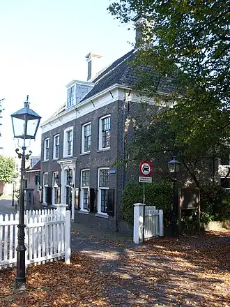 Voormalige Weeshuis en Oude van dagenhuis der N.H.Kerk