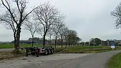 Het voormalige borgterrein van Tuwinga in de richting van Ten Post met rechts de B. Kuiperweg, in het midden de N865 en links het westelijke deel van het voormalige borgterrein