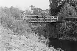 De voormalige spoorbrug over de opvaart van de Sexbierumervaart bij Sexbierum