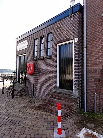 Gebouw van de voormalige visafslag in Spakenburg anno 2012
