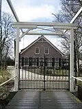 Boerderij Vrede Best, met ophaalbrug en erf