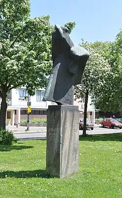 Voortschrijdende vrouwenfiguur (in 1972 geplaatst), Utrecht
