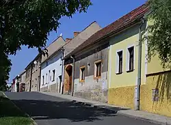 Heuvelstraat aan de noordkant van het dorp