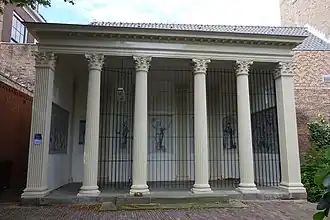 De Vredestempel in de Prinsenhof