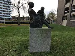 Vrouw met kind, Hans Bayens