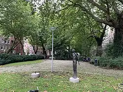 Vrouwenfiguur en Why not (september 2020)