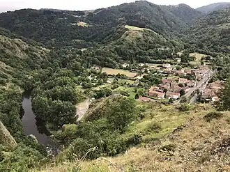 Zicht op Prades vanaf de Roche Servière