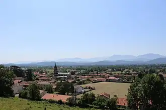 Gezicht op Villeneuve-de-Rivière